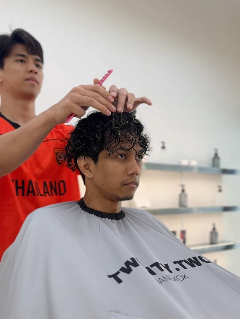 TWENTY.TWO CUT barbershop style and ambiance in Bangkok