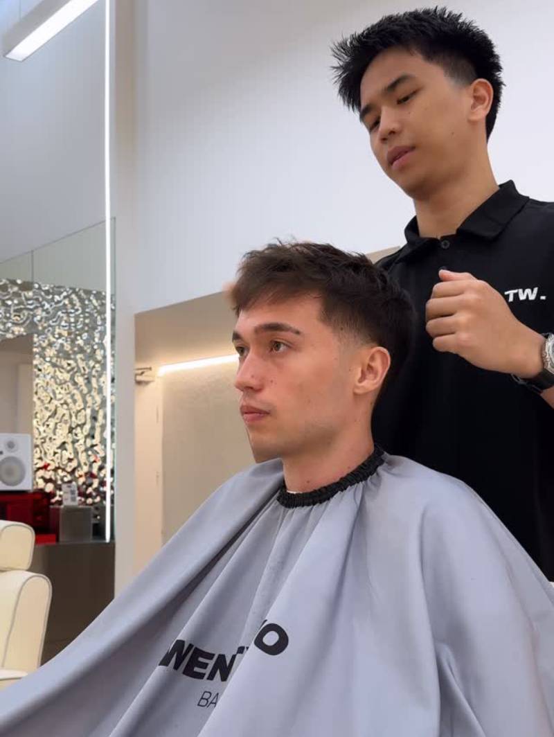 Precision men’s haircut by expert barber at TWENTY.TWO CUT