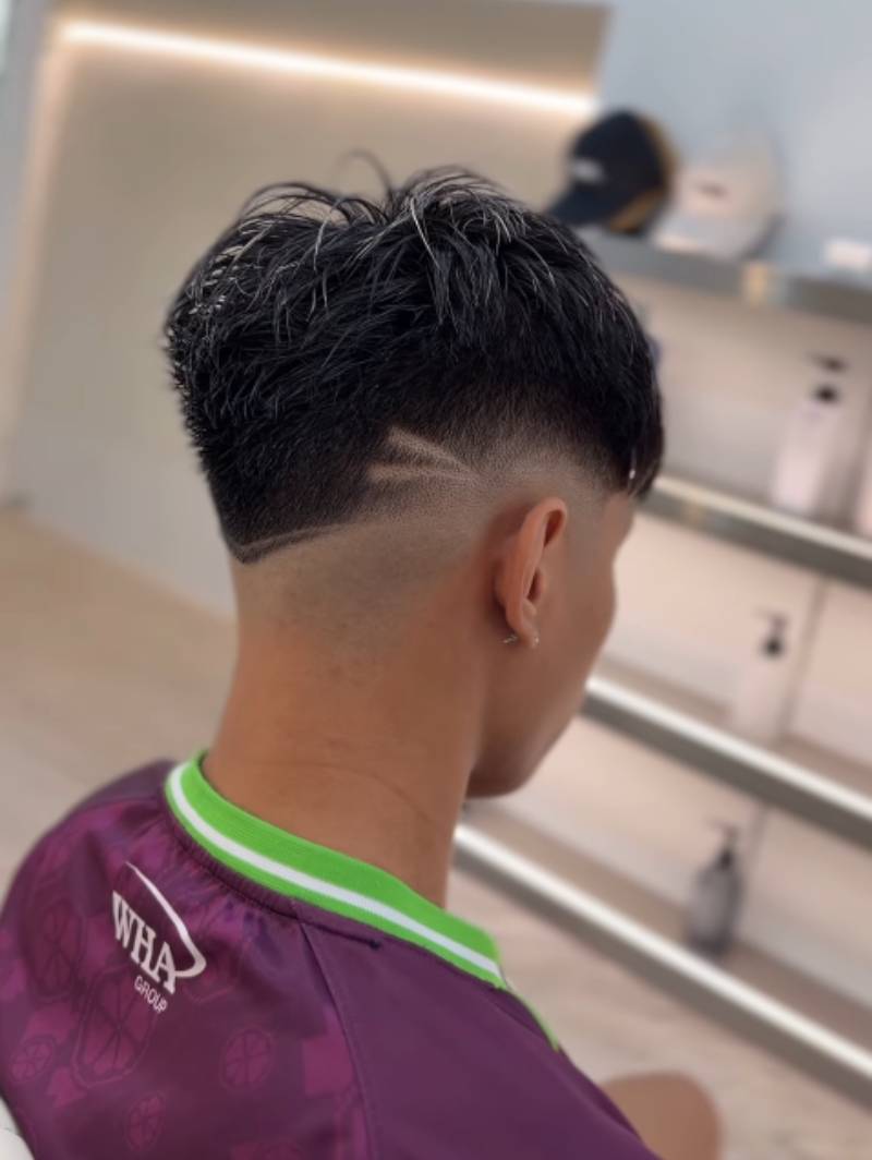 Precision men’s haircut by expert barber at TWENTY.TWO CUT