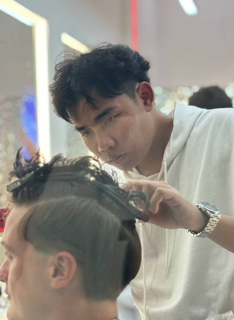 Men’s Glow facial at TWENTY.TWO CUT Bangkok – brightening skincare for refreshed, radiant skin