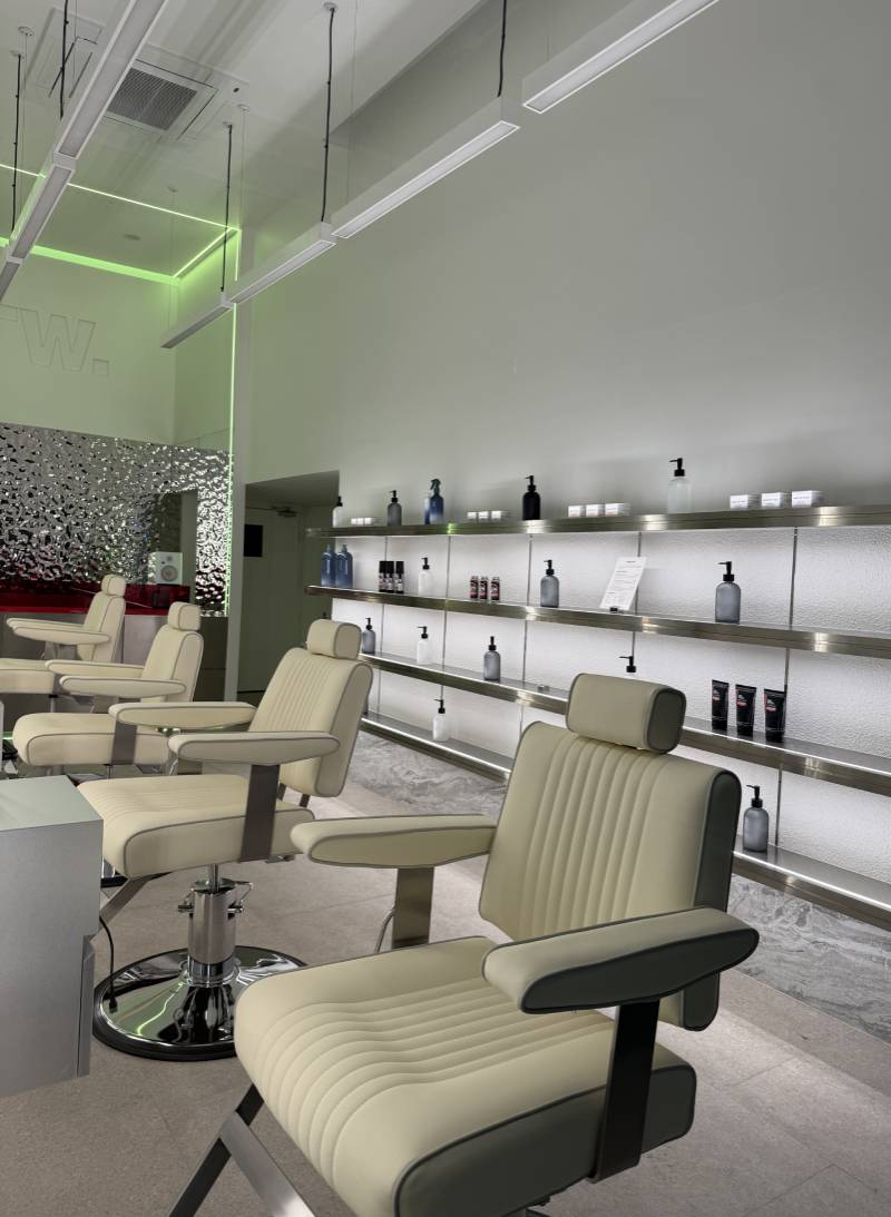 Luxury grooming experience for men at TWENTY.TWO CUT Bangkok – premium haircut, shave, and skincare

